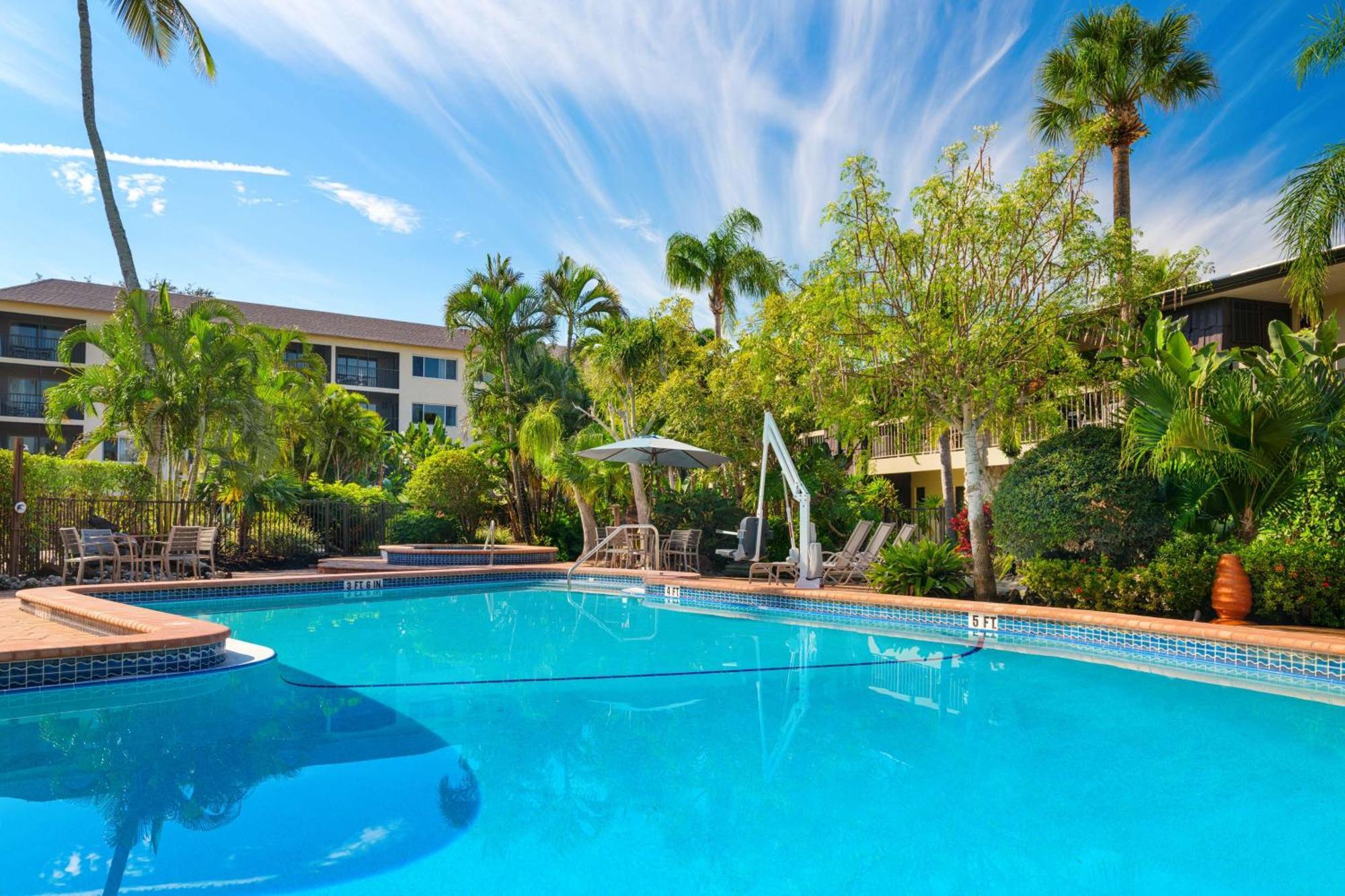 Best Western Naples Inn & Suites Buitenkant foto